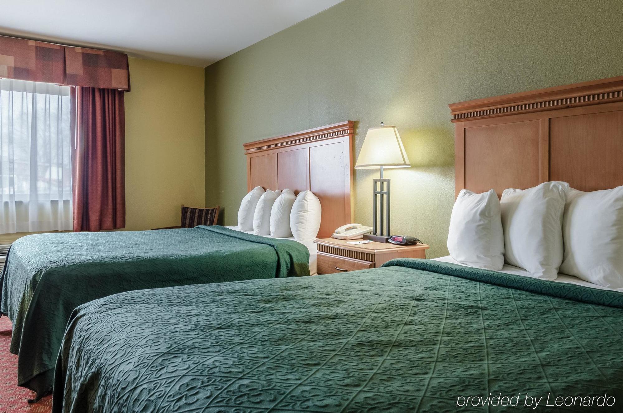 Rodeway Inn South Hutchinson Exterior foto